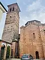 Le clocher (XVIe siècle) et la façade nord.