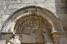 Double cordon au portail latéral de l'église Saint-Pierre-et-Saint-Paul de Santeuil.