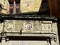 Entablement du portail d'entrée