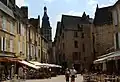 Vue du clocher de la cathédrale. En forme de bulbe et datant du XVIIe&nbsp;siècle, les Sarladais l'appellent lou cassou graulo.