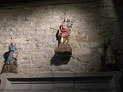 Statues du transept nord de la chapelle Notre-Dame de Bongarant à Sautron : saint Michel, saints Julitte et Cyr de Tarse et saint Corneille.