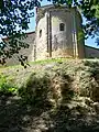 Le chevet vu de la vallée de la Bassanne en contrebas (juil. 2009)