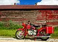 BMW R 60/2 de 1967 Rouge Grenade avec sacoches Craven.