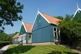 Photographie en couleurs de bâtiments côte à côte