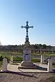Le monument aux morts face à l'église (mars&nbsp;2012)
