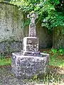 Le calvaire de Villemétrie, au hameau du même nom, à l'est de l'ancien moulin.