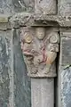 Lions et têtes d'homme