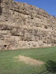 Muraille servienne élevée au moyen de tuf volcanique provenant de la Grotta oscura, VIe siècle av. J.-C.,.