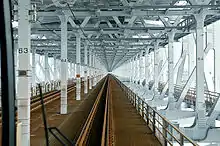 Vue du niveau inférieur ferroviaire des tabliers