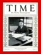 couverture d'un magazine, au centre une photo montre un homme assis en costume. L'auteur de la « doctrine Shidehara » est présenté comme « l'homme de paix et de guerre du Japon ».