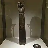 Reliquaire du bras de Saint Lachtin, début du Xe&nbsp;siècle.