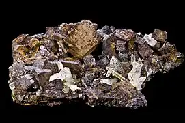 Sidérite pseudomorphose en limonite avec quartz - Allevard Isère - (8,3 × 4,4 cm)