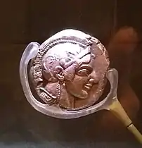Décadrachme d'argent d'Athènes, 467-465 av. J.-C. Tête d'Athéna.