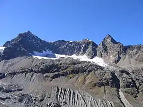 Vue depuis le refuge de Wiesbaden (2 443 m) sur le Silvrettahorn, avec la Schneeglocke et la Schattenspitze ; en contrebas : le glacier de la Schneeglocke