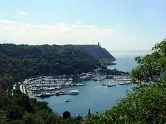 La baie de Sistiana (it).