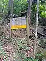 Panneau du site naturel protégé des Monts Caraïbes sur les pentes du Houëlmont.