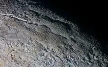 Relief en « peau de serpent » dans Tartarus Dorsa, semblable à des pénitents terrestres.