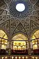 Décoration de miroirs et de céramique à l'intérieur du hammām