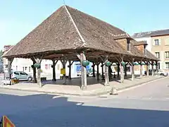 Halle en bois, des xviie et xviiie&nbsp;siècles.