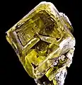 Soufre bitumineux - Cozzodisi, Sicile (8&nbsp;×&nbsp;6,5&nbsp;×&nbsp;5,8&nbsp;cm).