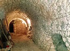 Passage qui reliait les deux tours d'angle sud du château, août 2016.