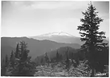 Vue depuis Logger Butte, au sud-ouest du pic Diamond, vers 1922.