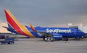 Le Boeing 737-700 impliqué (N772SW), ici photographié en juin 2017, 10 mois avant l'incident.