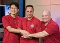Après la conference de presse de son retour de l'expedition 55-56 (à droite sur la photo)