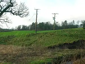 Le site de la fosse du choléra de 1834 près de Spier's School (en), North Ayrshire, Écosse.