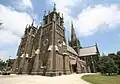 La façade de la basilique