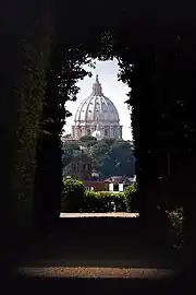 Le trou de la serrure qui permet de voir le dôme de Saint-Pierre.