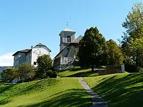 Le site prieural vu depuis l'ouest.