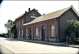 Côté rue.