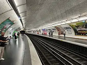 Vue des quais, en direction de Mairie d'Ivry.