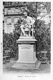 Monument à Daniel-François-Esprit Auber (1883), Caen, square de la place de la République.