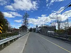 Pont 16746 au-dessus de la Rivière à Veillet, rue Principale