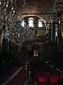 L'intérieur de l'église vu de la nef regardant vers l'iconostase.