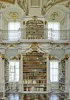 bibliothèque et sa galerie