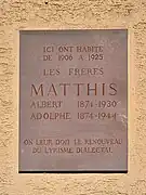 Plaque.