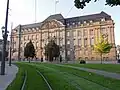 La préfecture.