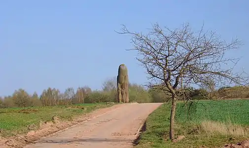 Franz Xaver Ölzant (de) : « Wolkenstein » (voie des sculptures, partie de la voie de la paix).