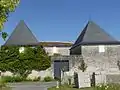 Logis, au bourg