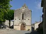 La façade de l'église.