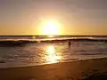Coucher de soleil sur la plage de Poneloya.