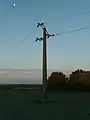 Poteau béton Garczynski Traploir soutenant une ligne HTA.