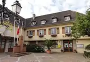 Mairie, 2 rue du Général-de-Gaulle.