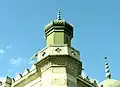 Un des deux minarets de la synagogue.