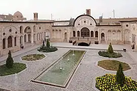 Vue de la cour principale