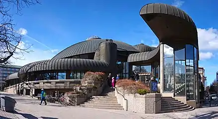 La bibliothèque Metso à Tampere (1978–1986, Reima et Raili Pietilä).