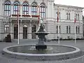 Fontaine de la place centrale.
